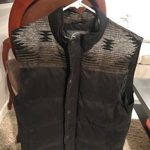 Men’s Buckle Puffer Vest with Detailing-Large